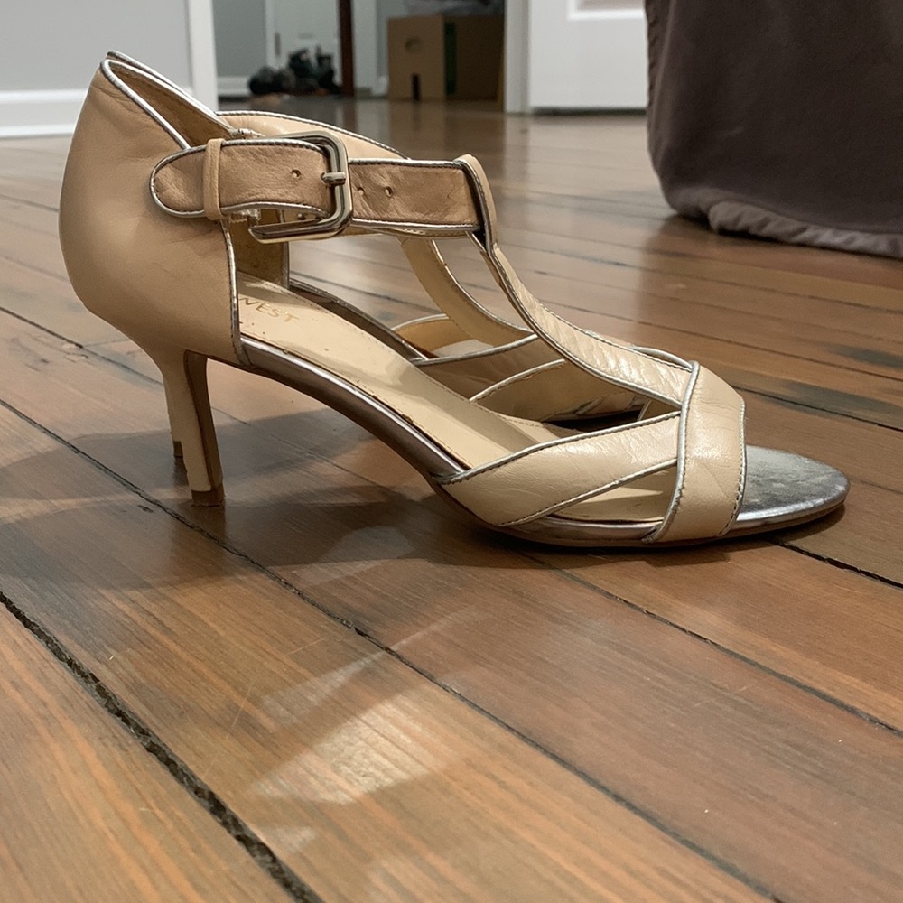 Nine West neutral t strap leather heels 3”